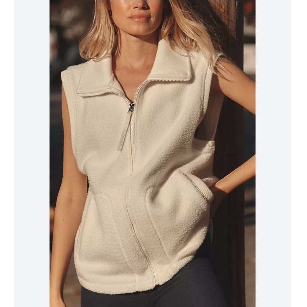 Varley Cream Sleeveless Zip-Up Fleece Vest